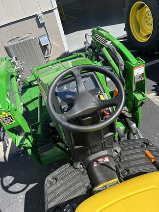 Image of John Deere 1023E equipment image 2