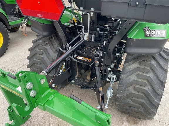 Image of John Deere 1023E equipment image 4