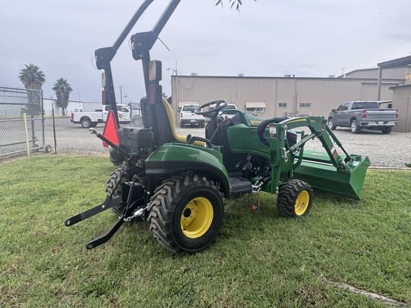 Image of John Deere 1023E equipment image 2
