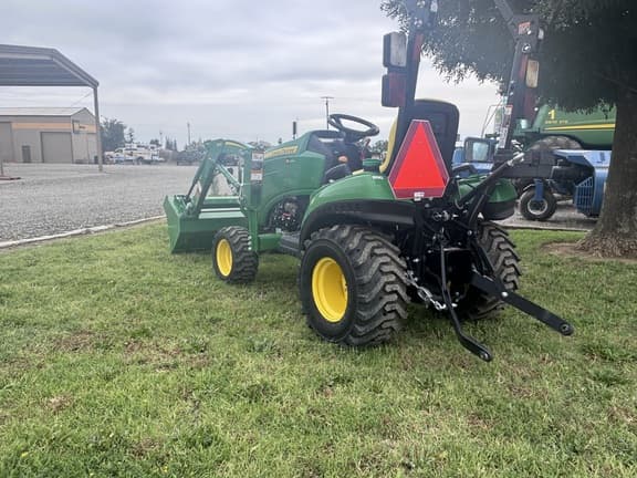 Image of John Deere 1023E equipment image 3
