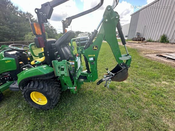 Image of John Deere 1023E equipment image 4