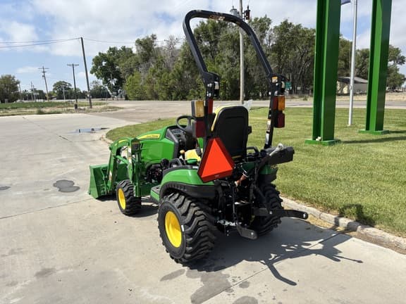 Image of John Deere 1025R equipment image 2