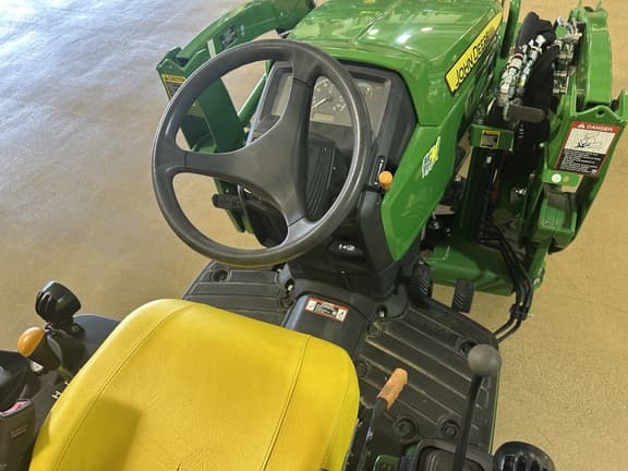 Image of John Deere 1025R equipment image 4