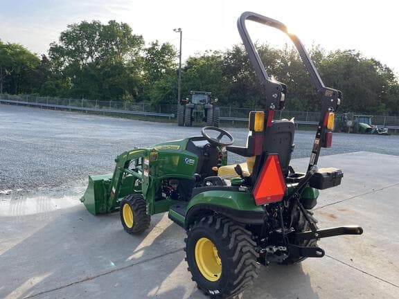 Image of John Deere 1025R equipment image 3