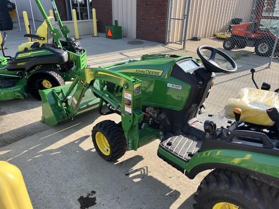 Image of John Deere 1025R equipment image 3