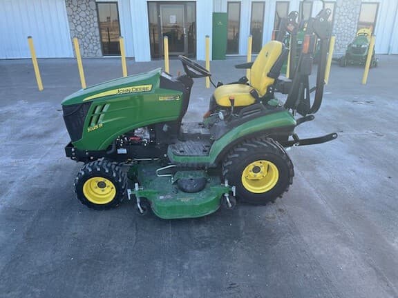 Image of John Deere 1025R equipment image 3