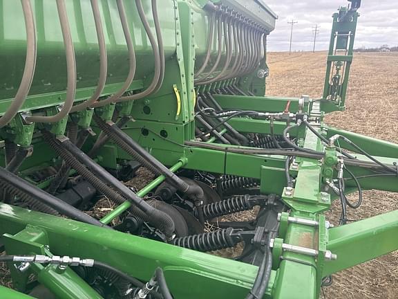 Image of John Deere 1590 equipment image 1