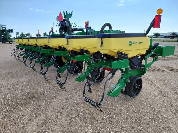 Image of John Deere 1705 equipment image 4
