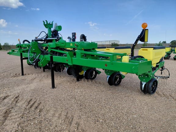 2024 John Deere 1705 Equipment Image0