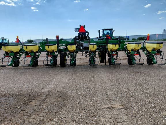 Image of John Deere 1705 equipment image 3