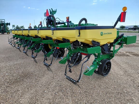 Image of John Deere 1705 equipment image 4