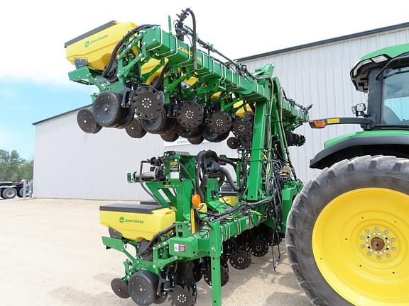 Image of John Deere 1725 Primary image