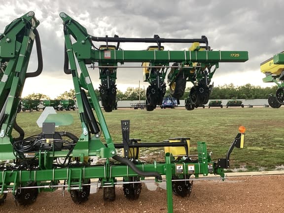 Image of John Deere 1725 equipment image 2