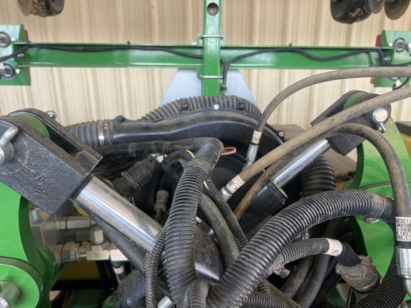 Image of John Deere 1725 equipment image 4