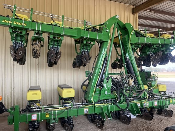 Image of John Deere 1725 equipment image 3