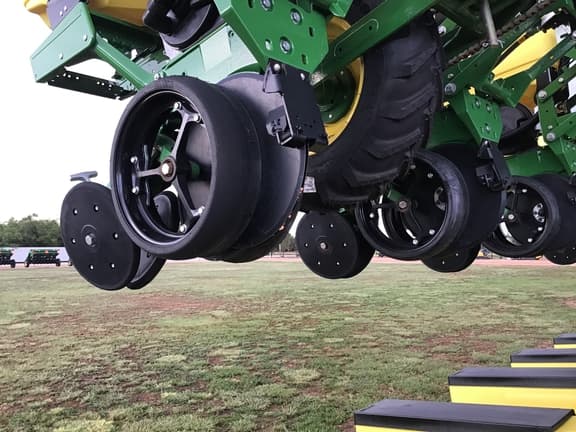 Image of John Deere 1725 equipment image 4