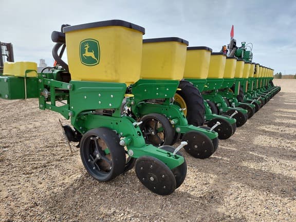 Image of John Deere 1725 equipment image 2