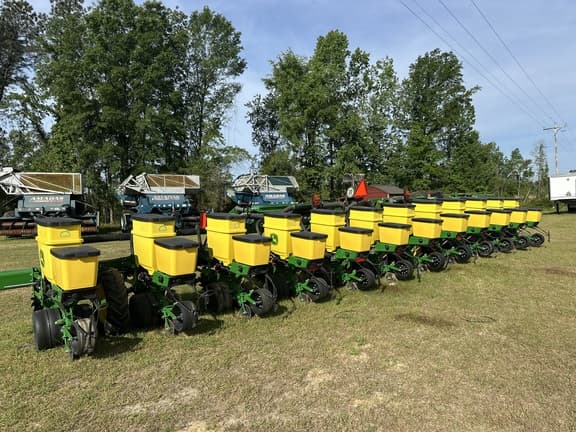 Image of John Deere 1725 Primary image