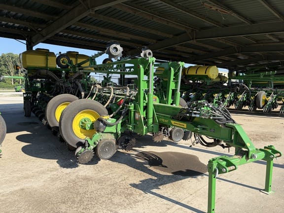 Main image John Deere 1775