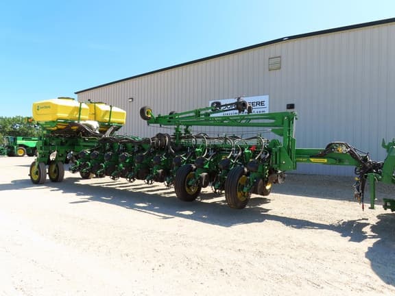 Image of John Deere 1775 equipment image 2