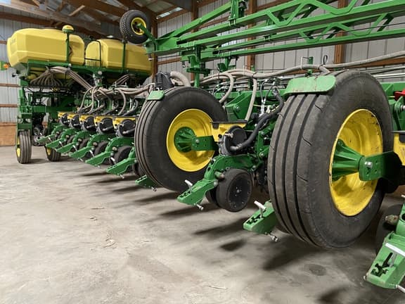 Image of John Deere 1775 equipment image 2