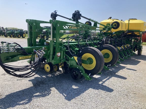 2024 John Deere 1775 Equipment Image0