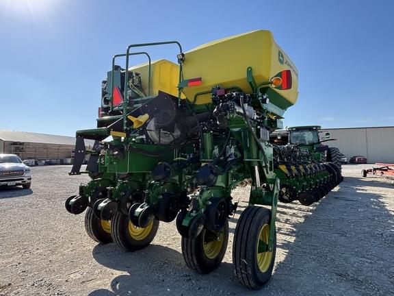 Image of John Deere 1775 equipment image 4