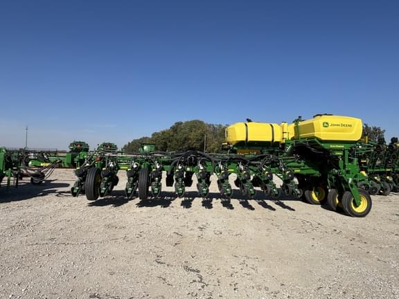 Image of John Deere 1775 equipment image 1