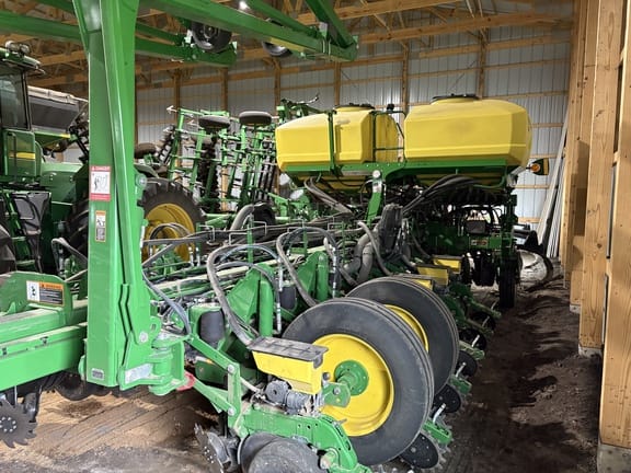 2024 John Deere 1775 Equipment Image0