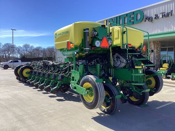 Image of John Deere 1775 equipment image 4