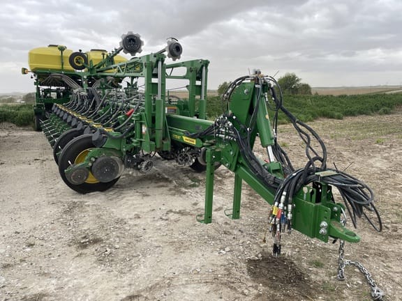 2024 John Deere 1775 Equipment Image0