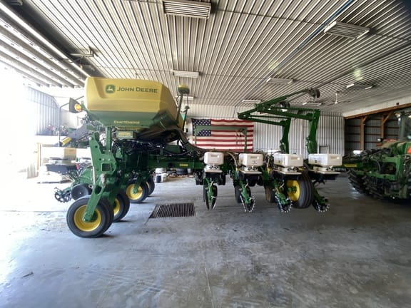 2024 John Deere 1775 Equipment Image0