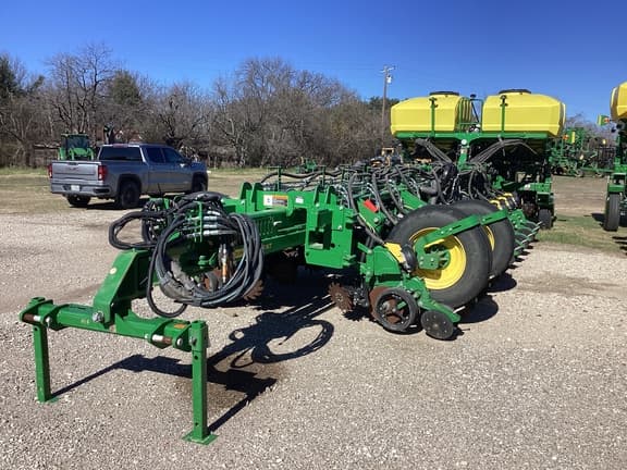 Image of John Deere 1775 equipment image 2