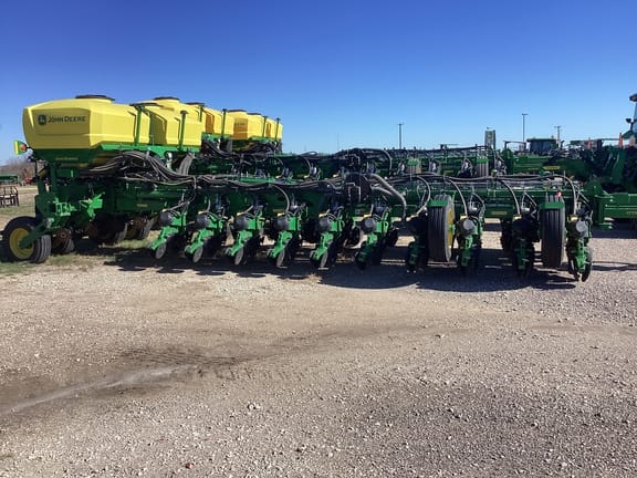 2024 John Deere 1775 Equipment Image0