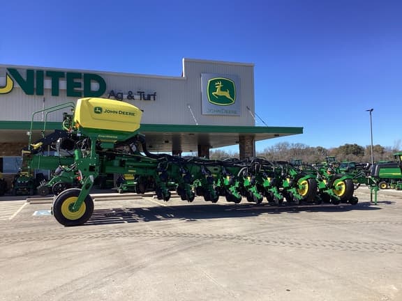 Image of John Deere 1775 equipment image 4