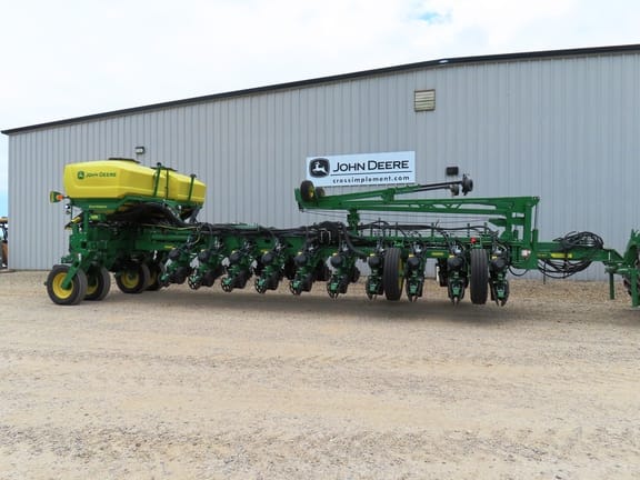 2024 John Deere 1775 Equipment Image0