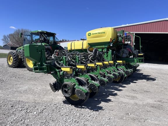 Image of John Deere 1775 equipment image 1