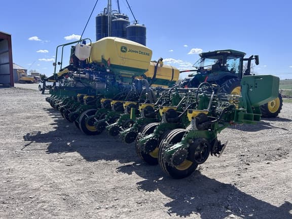 Image of John Deere 1775 equipment image 2