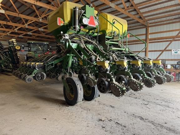 Image of John Deere 1795 equipment image 4