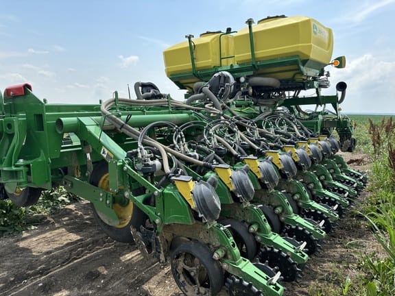 2024 John Deere 1795 Equipment Image0