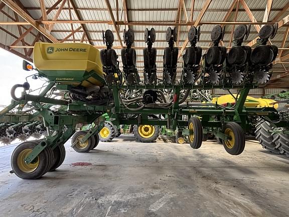Image of John Deere 1795 equipment image 3