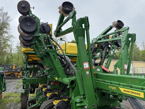 Image of John Deere 1795 equipment image 4