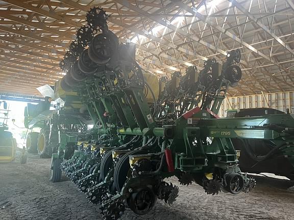 Image of John Deere 1795 equipment image 3