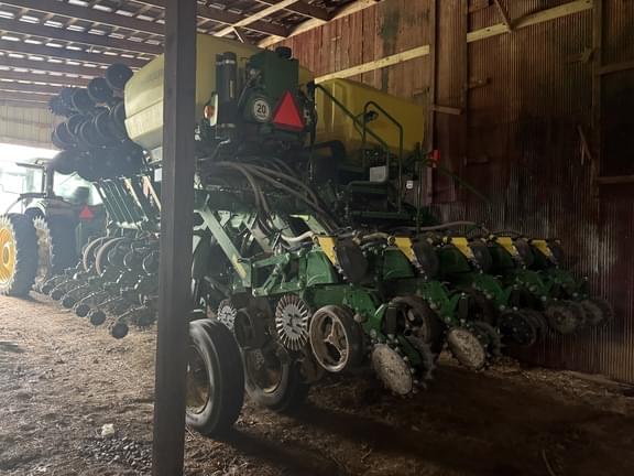 Image of John Deere 1795 equipment image 4