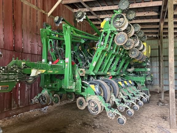 Image of John Deere 1795 equipment image 2