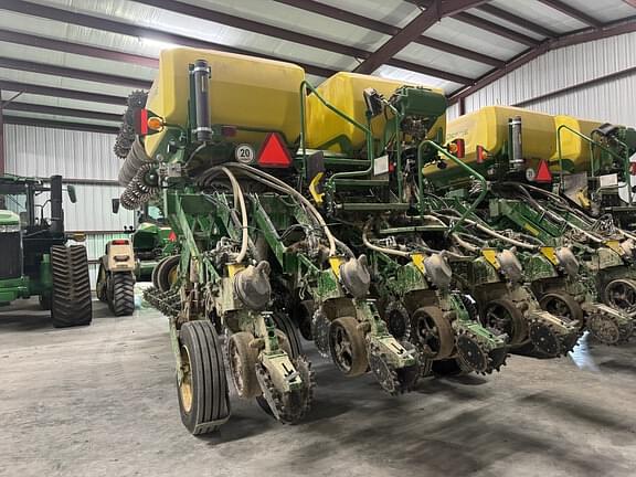 Image of John Deere 1795 equipment image 1