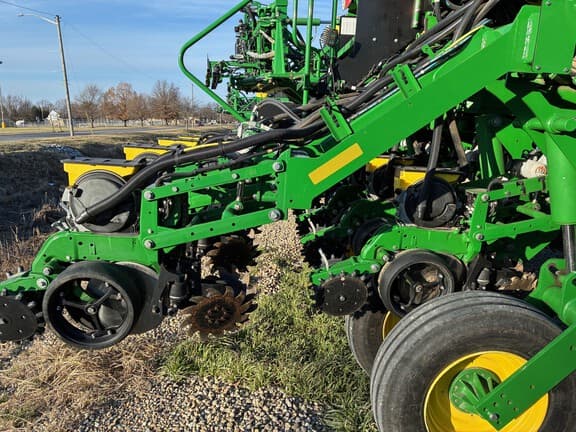 Image of John Deere 1795 equipment image 2