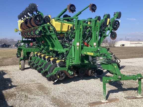 Image of John Deere 1795 equipment image 1
