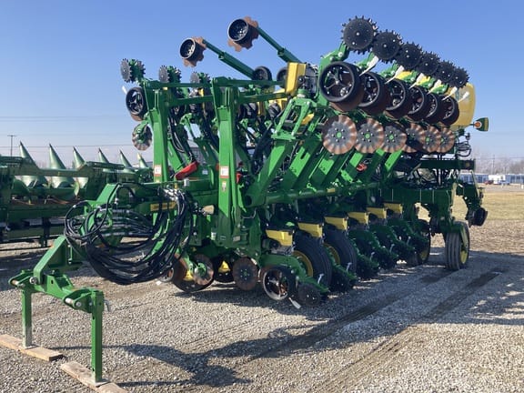 2024 John Deere 1795 Equipment Image0