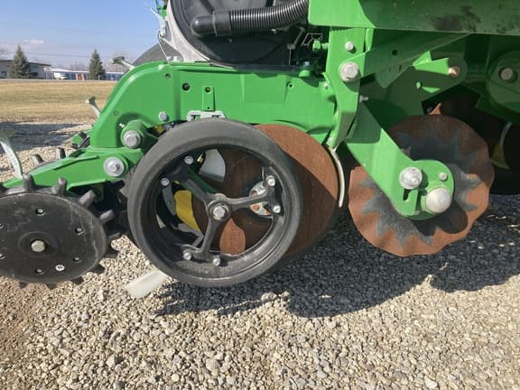 Image of John Deere 1795 equipment image 2